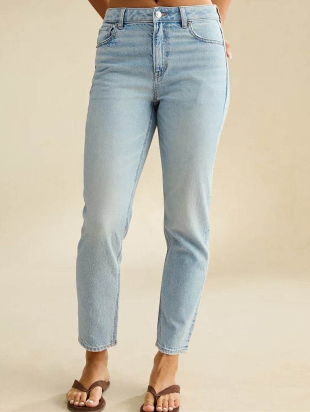NEW American Eagle Strigid Mom Jeans 4 Short
